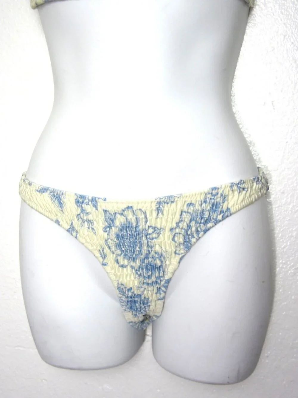 Triangl NEW Size S Inesa Bikini Indigo Cream Top Bottom Yellow Blue Floral